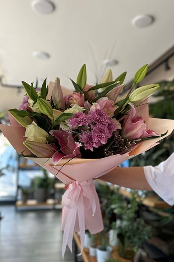 lilyum buketi, pembe buket, pembe krizantem buketi, romantik